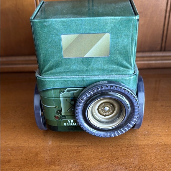 Eurographics Military Army WWII Willie’s JEEP Collectible Truck Puzzle Poster - Picture 6 of 8